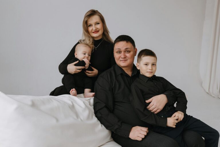 Family Portrait AI Prompts: 12 Creative Ideas for Photos